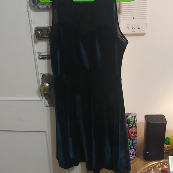 Velvet Dress Large Blueish/Greenish - Picture 4 of 4